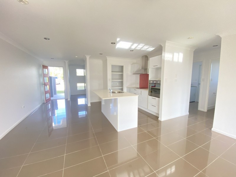 69-71 Marine Parade. Whitsunday Paradise., Bowen QLD 4805