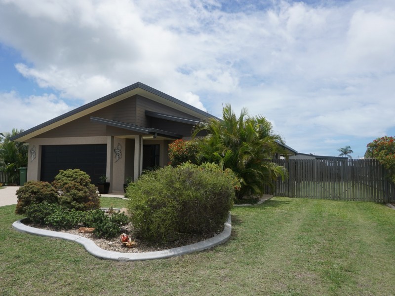 36 Bryant Ave, Bowen QLD 4805