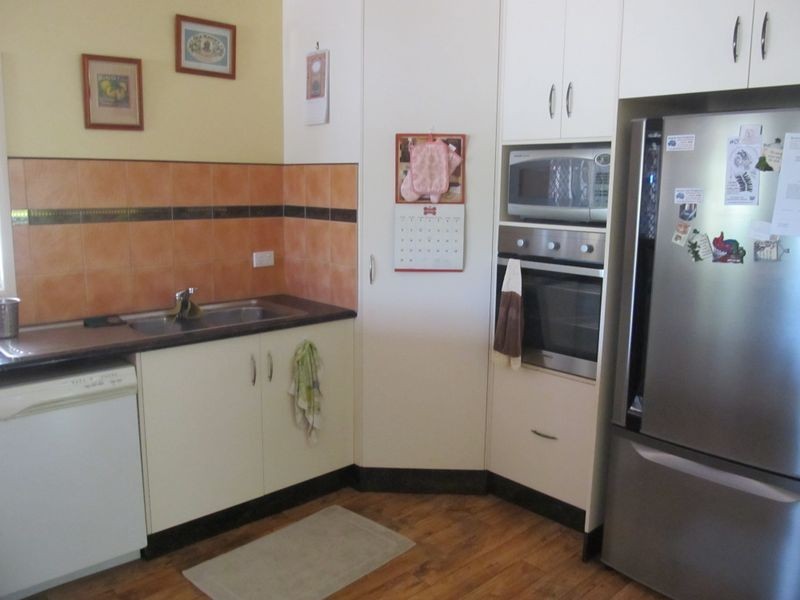 17 Field Street, Bowen QLD 4805