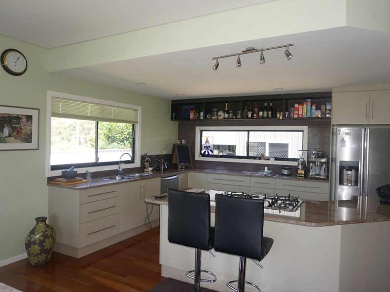 42 Whyte Ave, Bowen QLD 4805