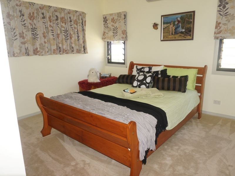 42 Whyte Ave, Bowen QLD 4805