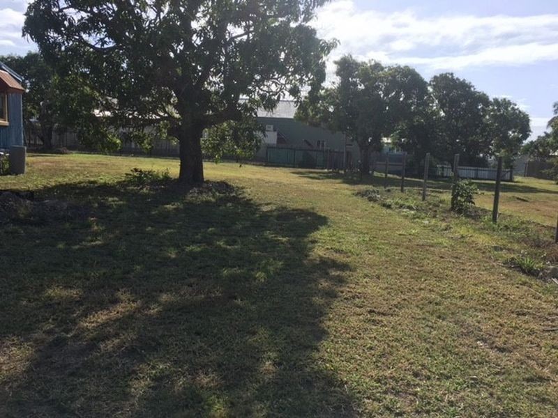 18 Sinclair Street, Bowen QLD 4805