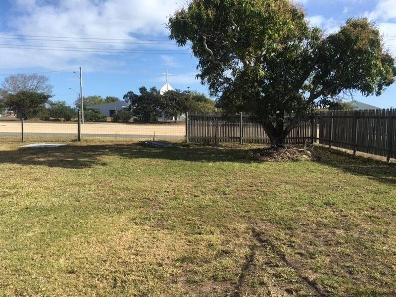 18 Sinclair Street, Bowen QLD 4805