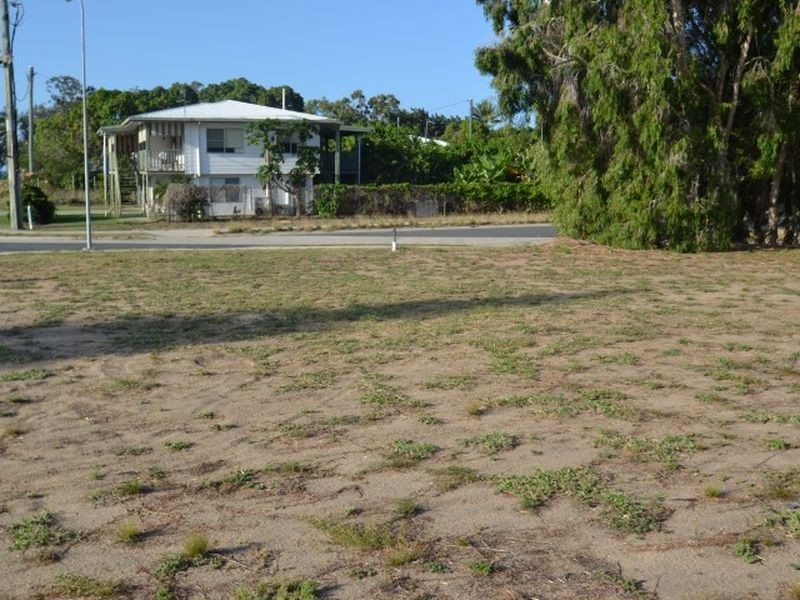 38 Crofton Street, Bowen QLD 4805