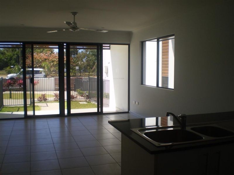 4/74a Powell Street, Bowen QLD 4805