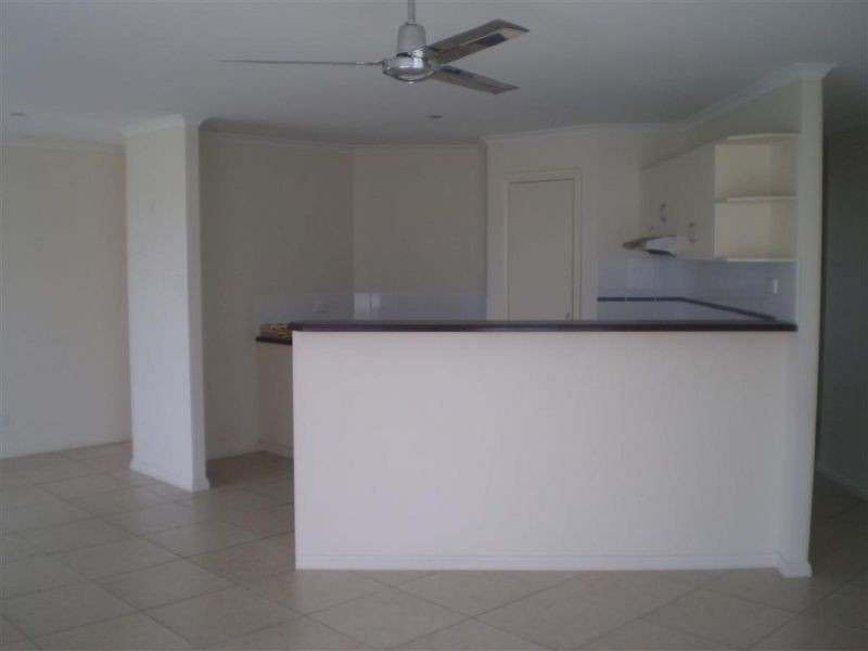2/2 Allan Place, Bowen QLD 4805