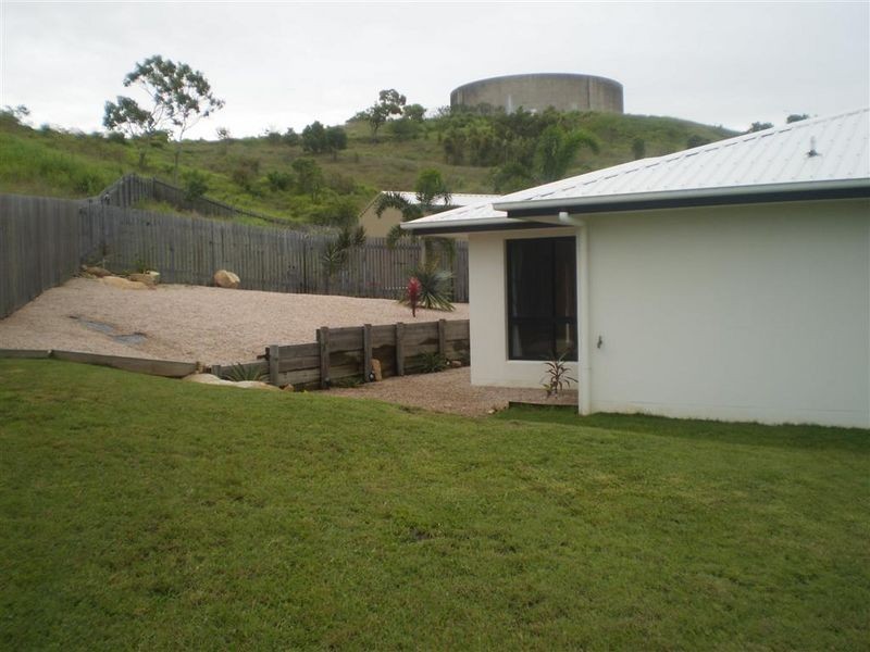 2/2 Allan Place, Bowen QLD 4805