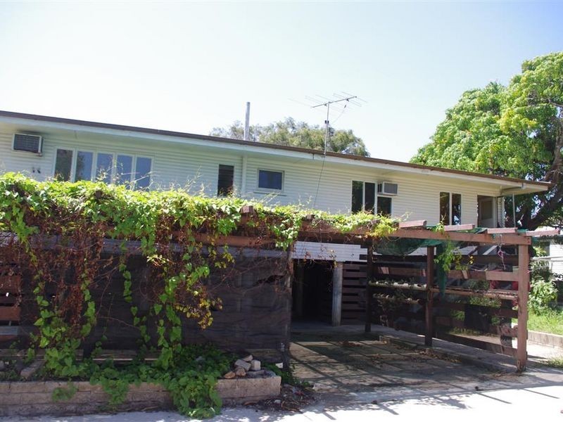 28 Livingstone Street, Bowen QLD 4805