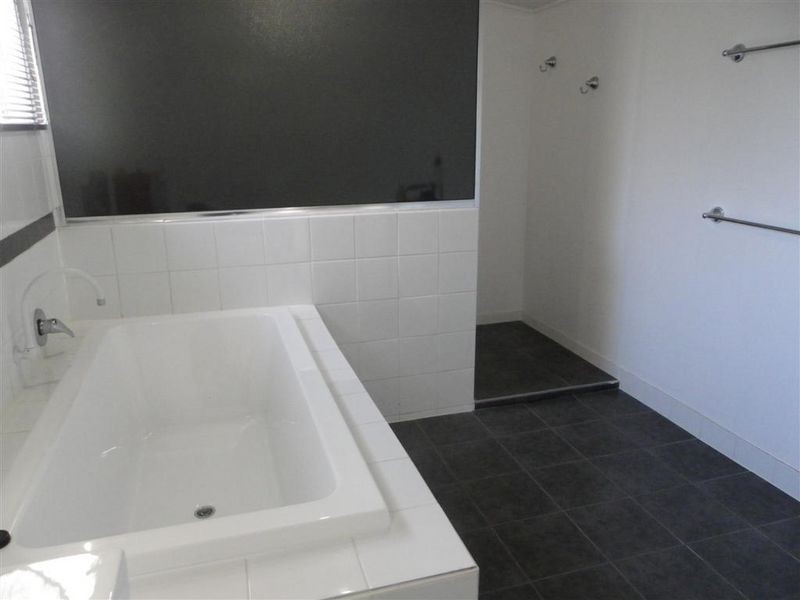 11 Brisbane Street, Bowen QLD 4805