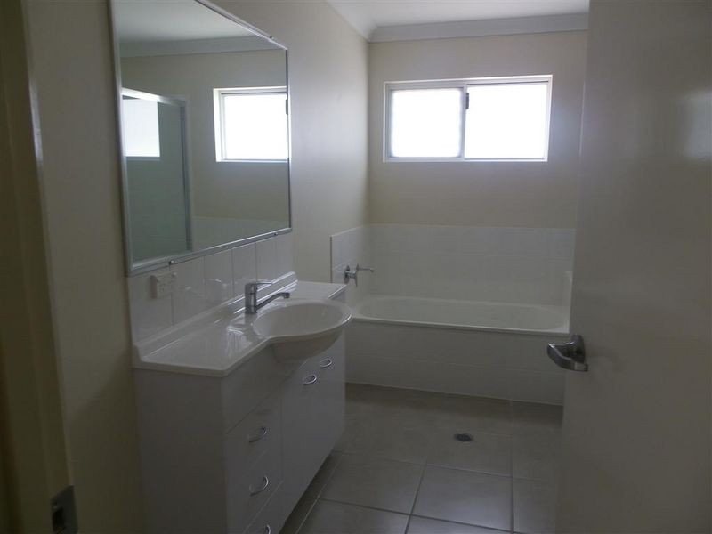 14 Sapphire Crescent, Bowen QLD 4805