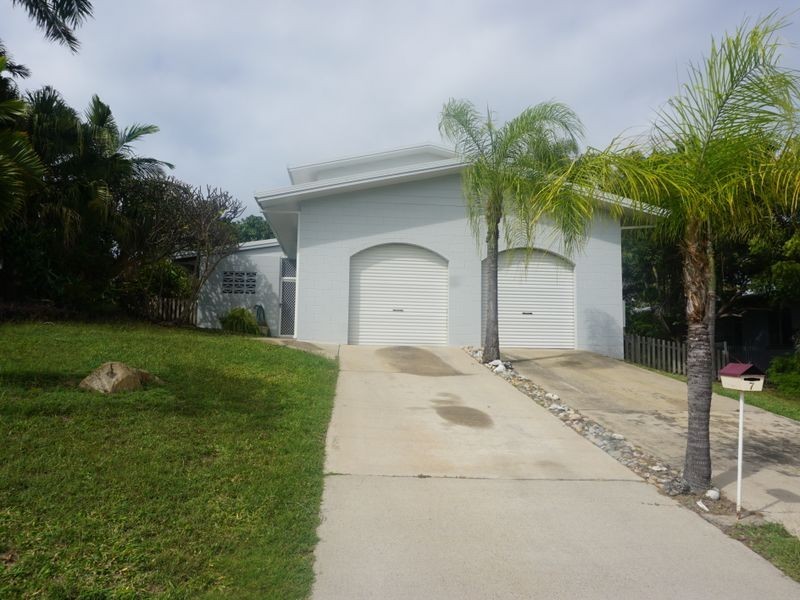 7 Sunset Crescent, Bowen QLD 4805