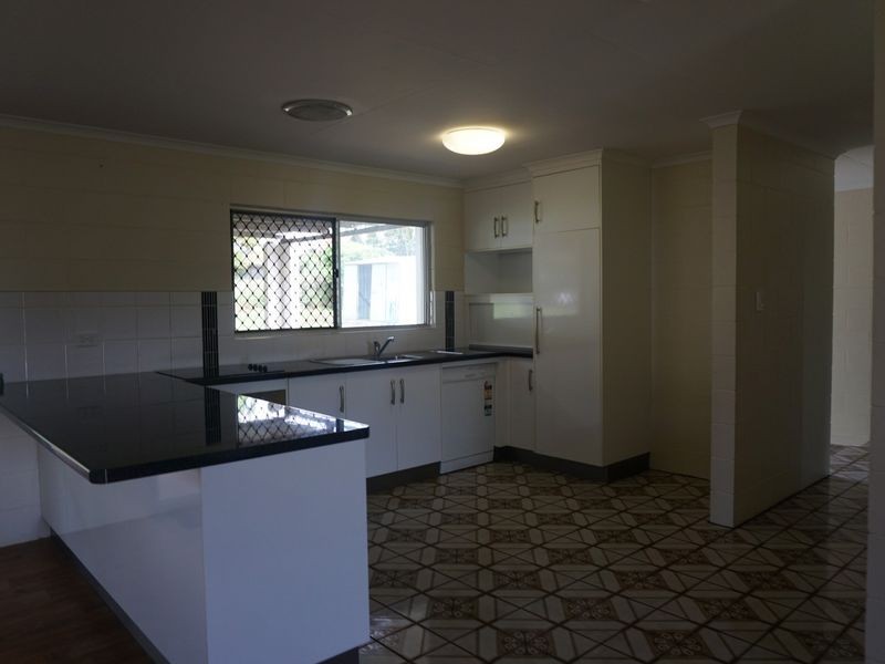 7 Queens Road, Bowen QLD 4805