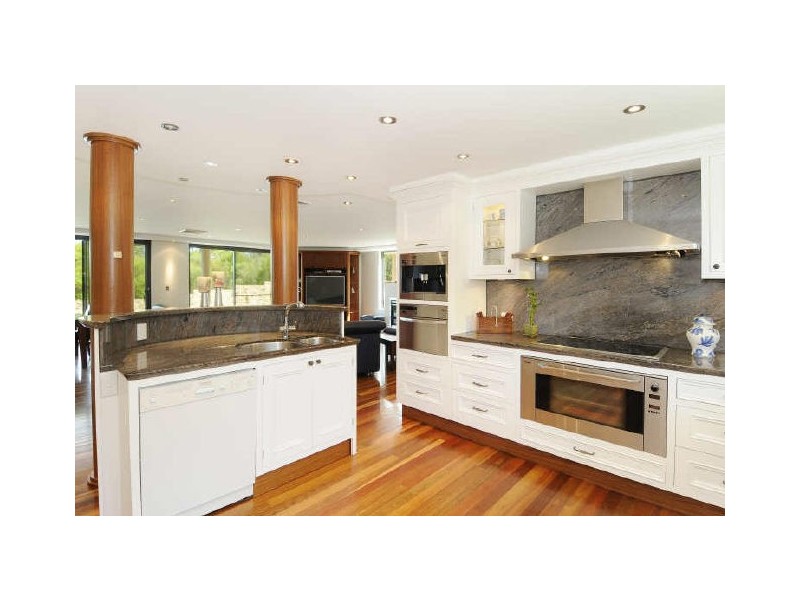 9 Manor Road, Ingleside NSW 2101