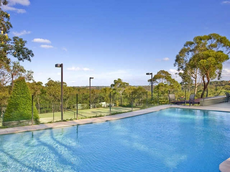 33 Hilversum Cres, Belrose NSW 2085