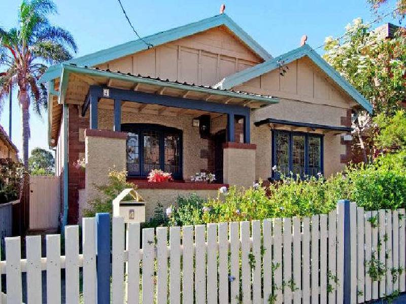 4 BROADFORD STREET, Bexley NSW 2207