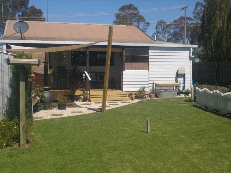 53 Maffra Road, Heyfield VIC 3858