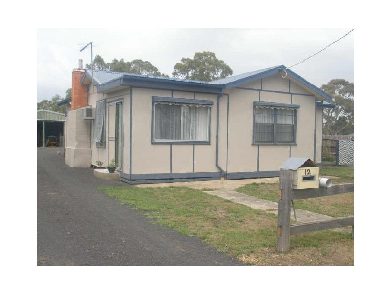 12 Skeels Street, Heyfield VIC 3858