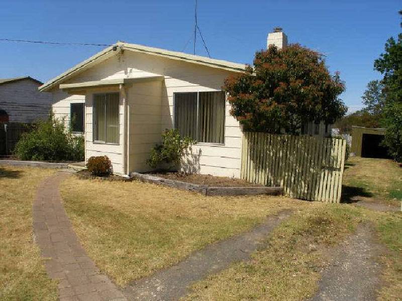 24 Mills Street, Heyfield VIC 3858