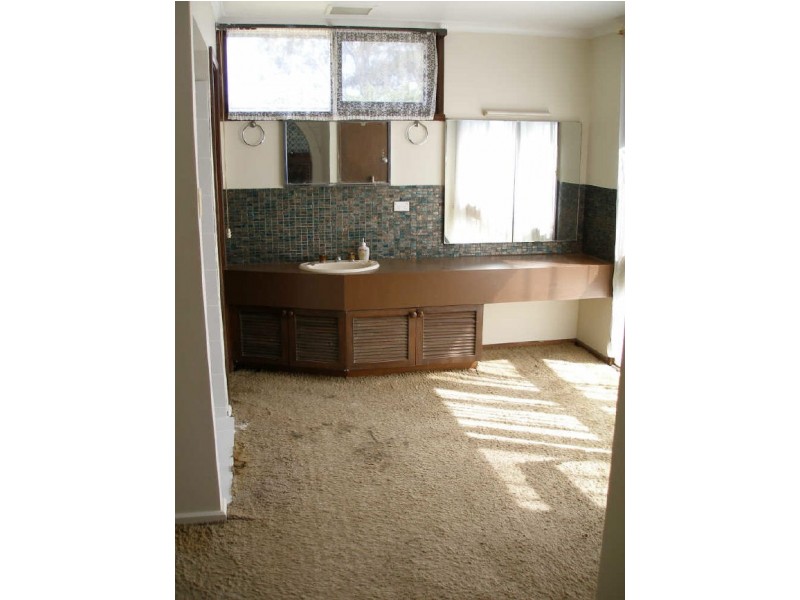 2 Davis Street, Heyfield VIC 3858