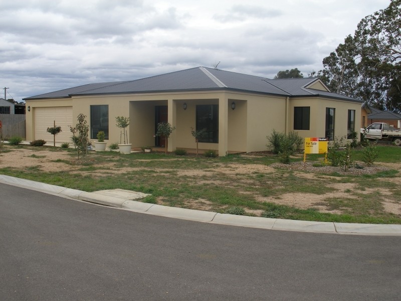 9 Burrnett Court, Heyfield VIC 3858