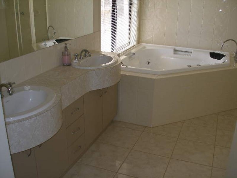 4 Hilltop Cresent, Heyfield VIC 3858