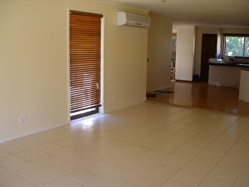 15 Cricket St, Cowwarr VIC 3857