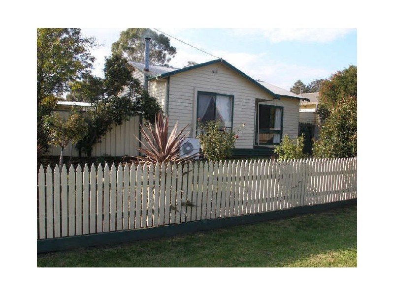 15 Bruce Street, Heyfield VIC 3858