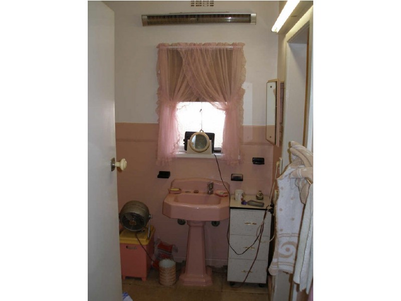 4 Davis Street, Heyfield VIC 3858