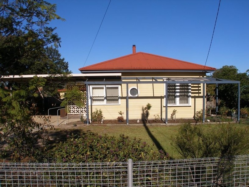 12 Mills Street, Heyfield VIC 3858