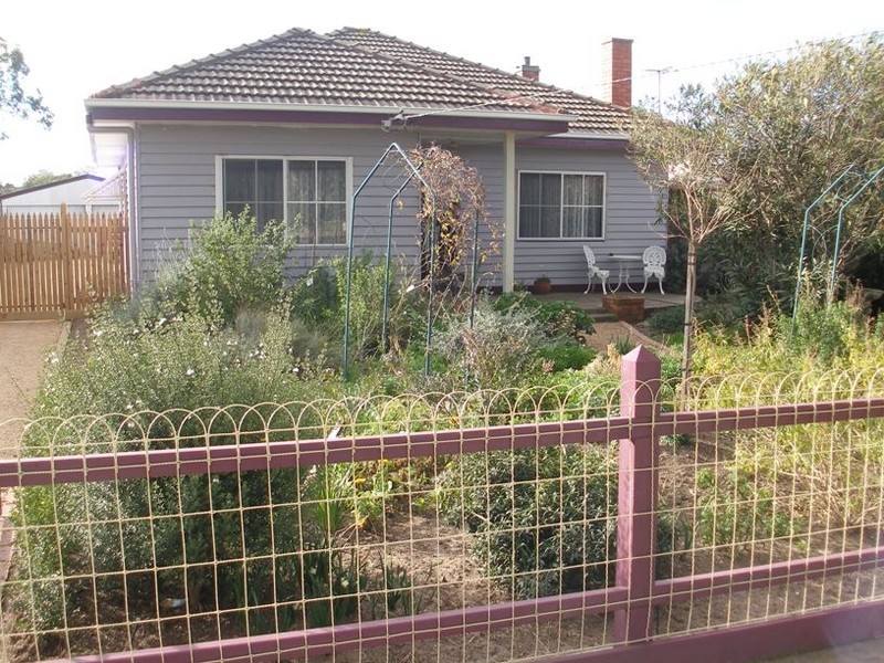 13 Maffra Road, Heyfield VIC 3858