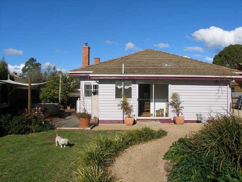 13 Maffra Road, Heyfield VIC 3858