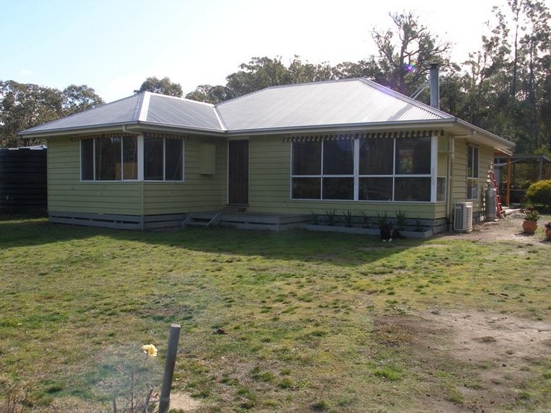 10 Inala Road, Glenmaggie VIC 3858