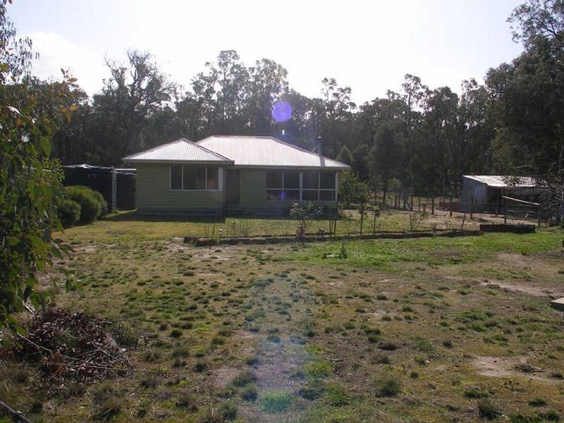 10 Inala Road, Glenmaggie VIC 3858