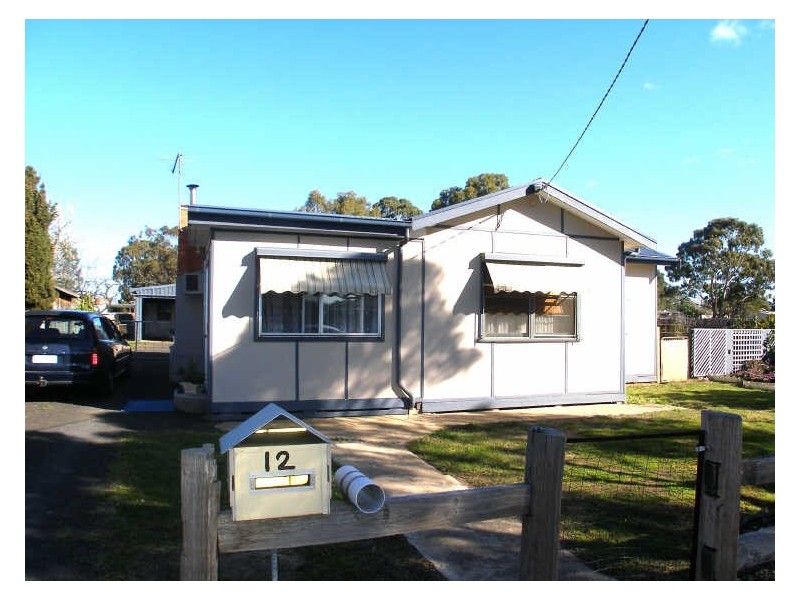 12 Skeels Street, Heyfield VIC 3858