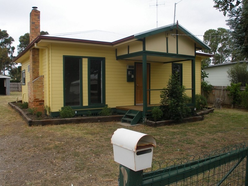 15 Clark St, Heyfield VIC 3858