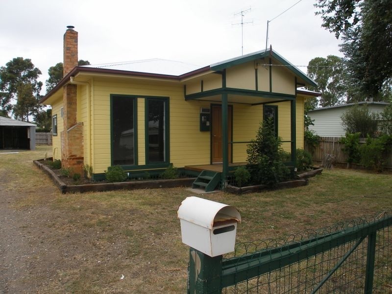 15 Clark St, Heyfield VIC 3858