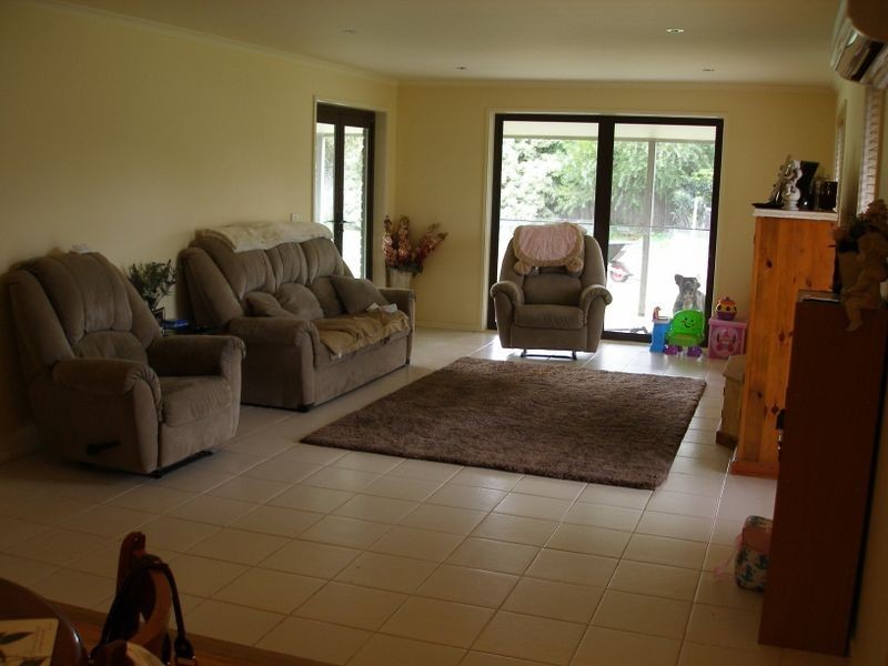 16 Cricket Street, Cowwarr VIC 3857