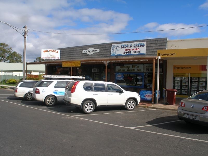 8 8A 8B Temple St, Heyfield VIC 3858