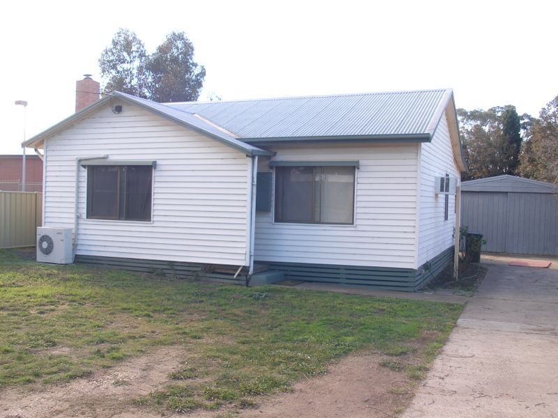 12 Licola Rd, Heyfield VIC 3858