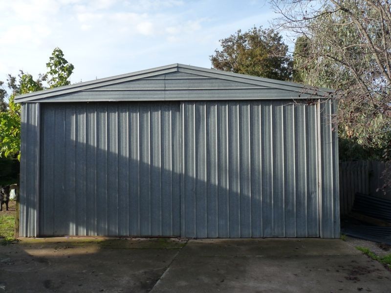 12 Licola Rd, Heyfield VIC 3858