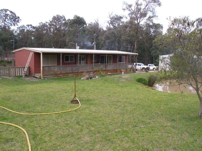 204 Lambrecht Rd, Heyfield VIC 3858