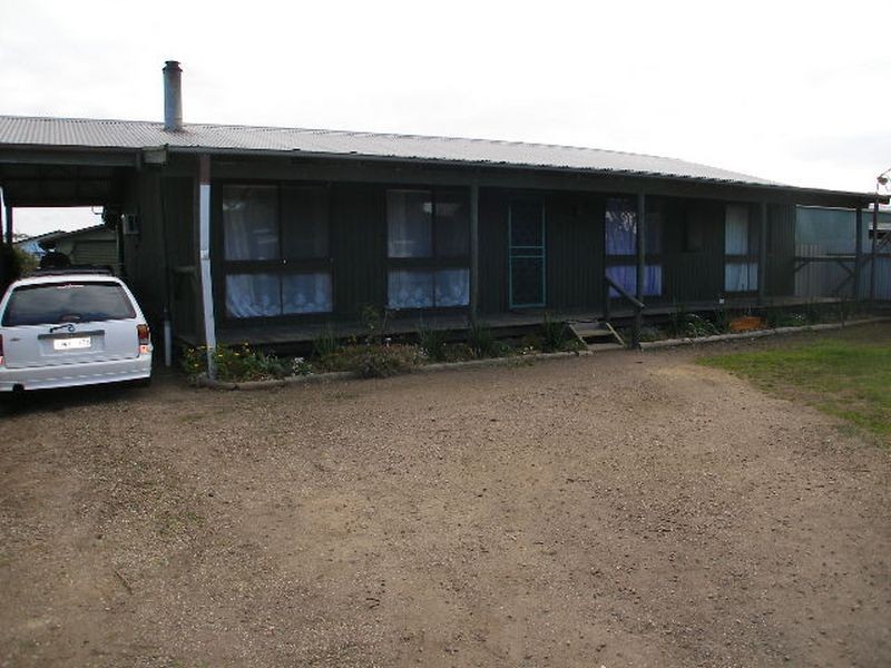 17 Anderson St, Heyfield VIC 3858