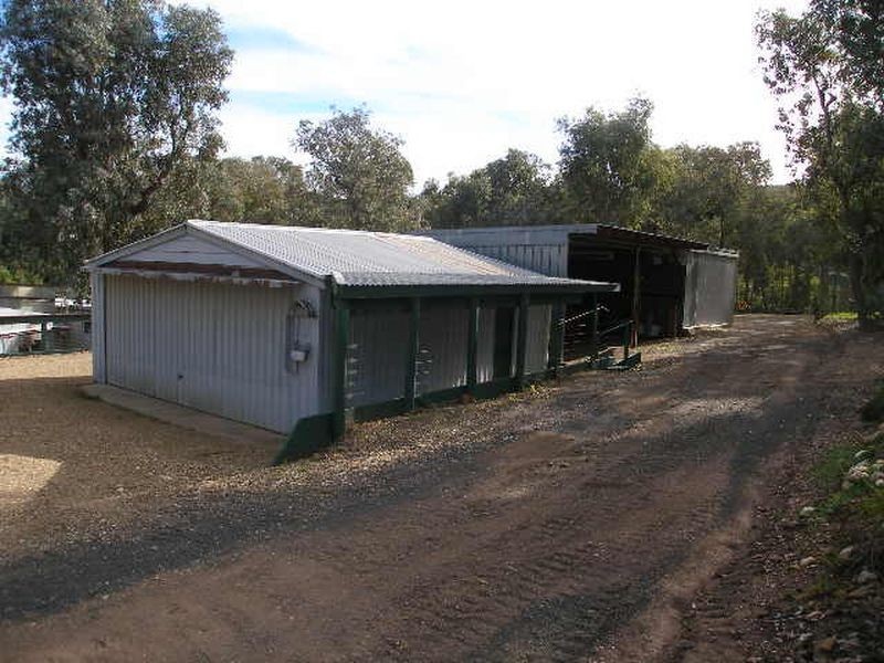 94 Ryans Rd, Coongulla VIC 3860