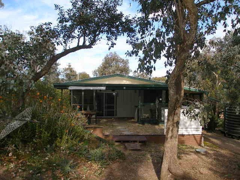94 Ryans Rd, Coongulla VIC 3860