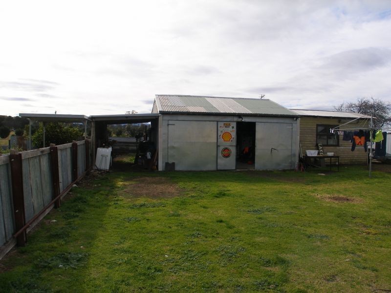 15 Skeels Street, Heyfield VIC 3858