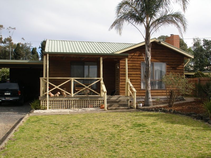 13 Tyson Rd, Heyfield VIC 3858