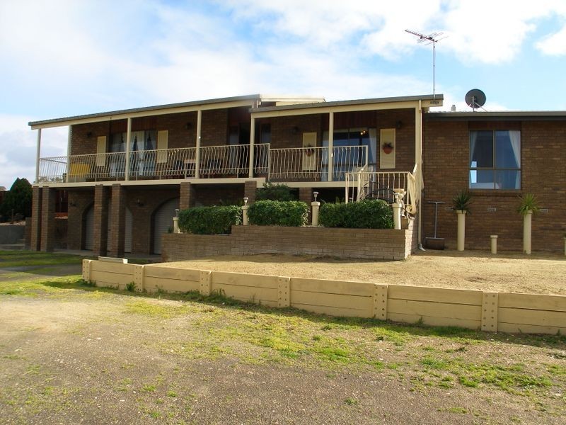 2 Commercial Rd, Heyfield VIC 3858