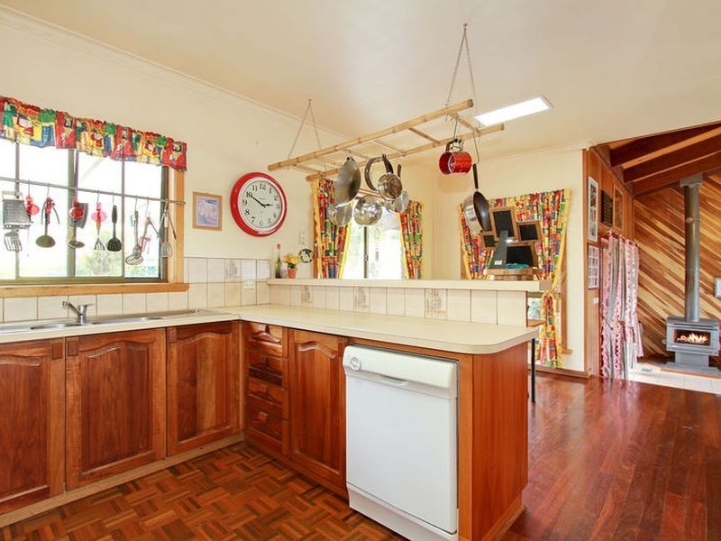 2 Commercial Rd, Heyfield VIC 3858