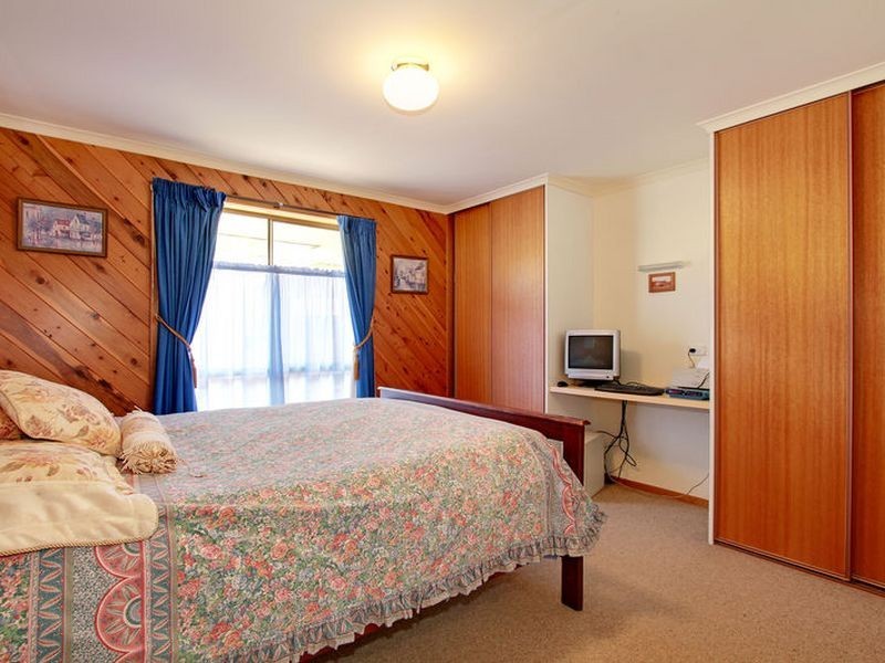 2 Commercial Rd, Heyfield VIC 3858