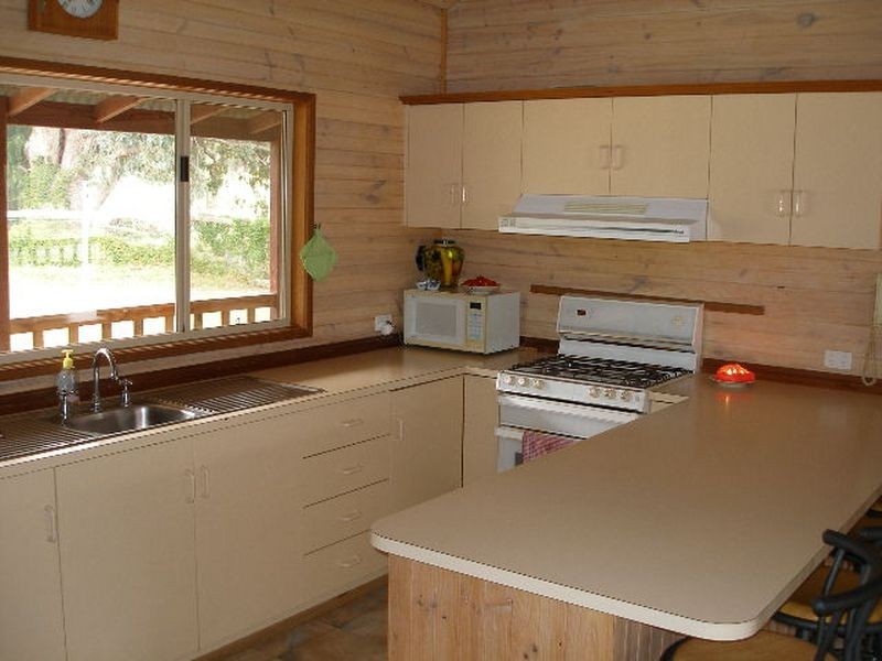 8 Almeda Drive, Coongulla VIC 3860